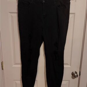 Women's Torrid Pre-Ripped Black Jeans Pre-owned in Excellent Condition